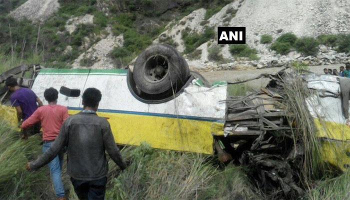 हिमाचल प्रदेश: बस खाई में गिरी, 28 की मौत, 9 घायल हिमाचल प्रदेश: बस खाई में गिरी, 28 की मौत, 9 घायल