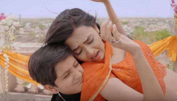 जब 9 साल के बच्चे ने 18 साल की लड़की को किया प्रपोज, इस टीवी शो पर मचा बवाल जब 9 साल के बच्चे ने 18 साल की लड़की को किया प्रपोज, इस टीवी शो पर मचा बवाल