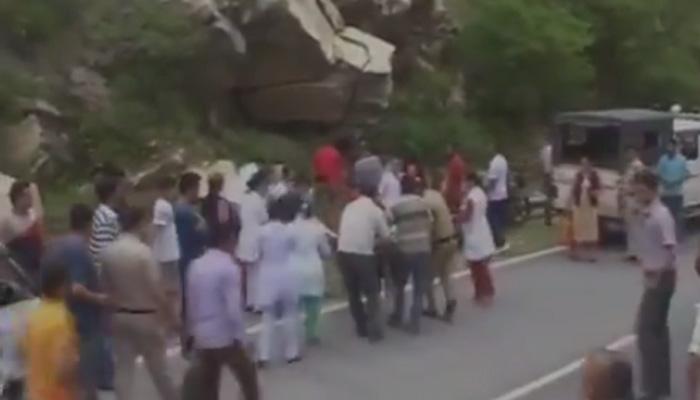 हिमाचल सड़क दुर्घटना में 28 की मौत, आगे निकलने की होड़ में खाई में गिरी बस हिमाचल सड़क दुर्घटना में 28 की मौत, आगे निकलने की होड़ में खाई में गिरी बस