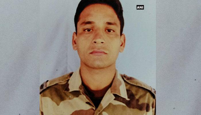 जम्मू-कश्मीरः पाकिस्तान ने फिर तोड़ा सीजफायर, एक भारतीय जवान शहीद जम्मू-कश्मीरः पाकिस्तान ने फिर तोड़ा सीजफायर, एक भारतीय जवान शहीद