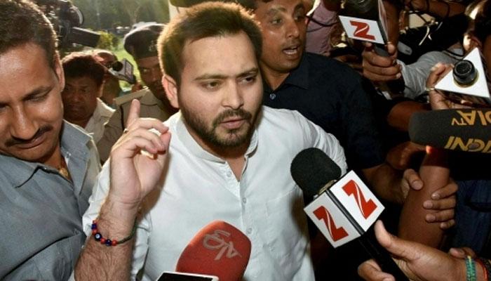 तेजस्वी यादव ने नीतीश को कहा, 'हिम्मत होती तो मुझे बर्खास्त करते', भाषण की खास बातें तेजस्वी यादव ने नीतीश को कहा, 'हिम्मत होती तो मुझे बर्खास्त करते', भाषण की खास बातें