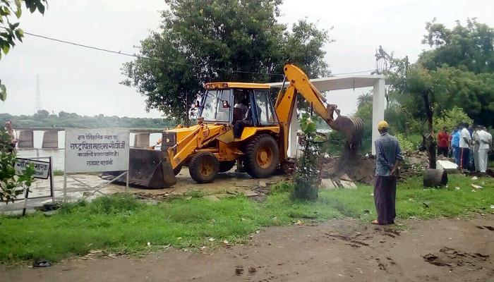 मिट्टी में मिल गया महात्मा गांधी का 'दूसरा राजघाट', कांग्रेस ने बताया शिवराज की साजिश मिट्टी में मिल गया महात्मा गांधी का 'दूसरा राजघाट', कांग्रेस ने बताया शिवराज की साजिश