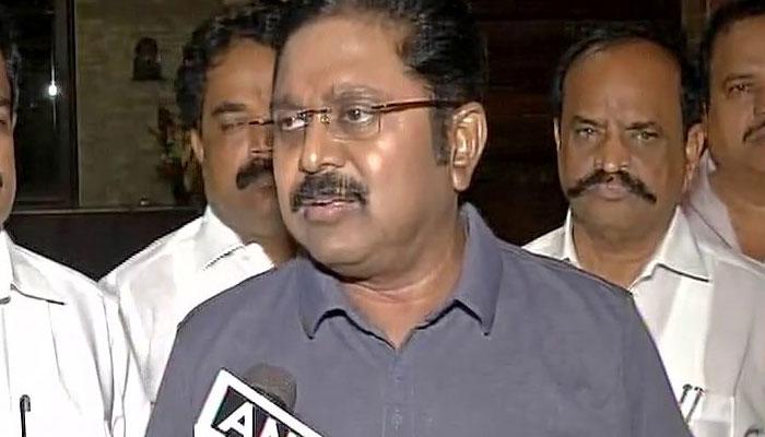 विलय के रास्ते पर शशिकला और पन्नीरसेल्वम गुट, AIADMK उप महासचिव पद से हटाए गए दिनाकरन विलय के रास्ते पर शशिकला और पन्नीरसेल्वम गुट, AIADMK उप महासचिव पद से हटाए गए दिनाकरन