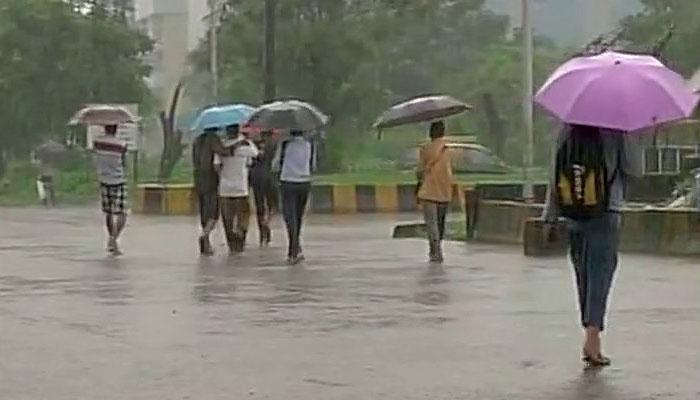 बिहार के कई हिस्सों में बारिश, तापमान में दर्ज की गई गिरावट बिहार के कई हिस्सों में बारिश, तापमान में दर्ज की गई गिरावट