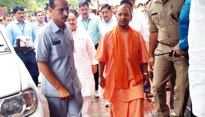 गोरखपुर बच्चों की मौत का मामला: अमित शाह ने ठुकराई योगी के इस्तीफे की मांग गोरखपुर बच्चों की मौत का मामला: अमित शाह ने ठुकराई योगी के इस्तीफे की मांग