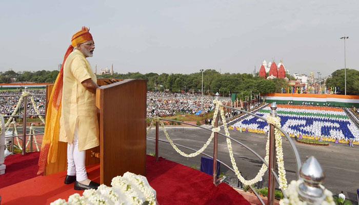 आज़ादी की 70वीं वर्षगांठ: मीलों हम आए हैं, मीलों हमें जाना है... आज़ादी की 70वीं वर्षगांठ: मीलों हम आए हैं, मीलों हमें जाना है...