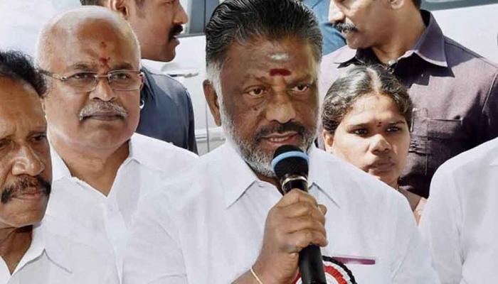 विलय की ओर बढ़े एआईएडीएमके के दोनों धड़े, दिनाकरन की सीएम पलनीस्वामी को चेतावनी विलय की ओर बढ़े एआईएडीएमके के दोनों धड़े, दिनाकरन की सीएम पलनीस्वामी को चेतावनी