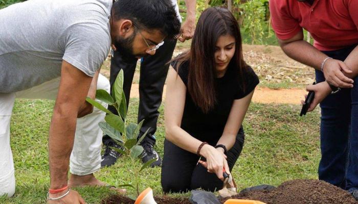 श्रीलंका में विराट और अनुष्का ने यह काम करते हुए साथ बिताया वक्त, देखें तस्वीर श्रीलंका में विराट और अनुष्का ने यह काम करते हुए साथ बिताया वक्त, देखें तस्वीर