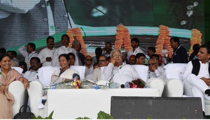 ये क्या! लालू यादव की रैली तो थी भाजपा के खिलाफ, लेकिन सबसे ज्यादा निशाना बने नीतीश कुमार ये क्या! लालू यादव की रैली तो थी भाजपा के खिलाफ, लेकिन सबसे ज्यादा निशाना बने नीतीश कुमार