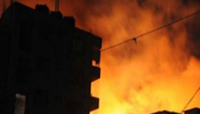 बांग्लादेश: सुरक्षा बलों के छापे के दौरान आतंकी ने किया आत्मघाती विस्फोट, 7 की मौत बांग्लादेश: सुरक्षा बलों के छापे के दौरान आतंकी ने किया आत्मघाती विस्फोट, 7 की मौत