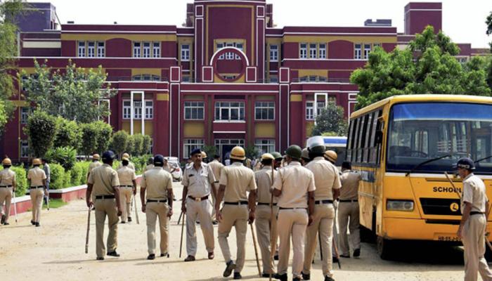 CBSE ने रेयान इंटरनेशल स्कूल को भेजे नोटिस में कहा, 'बच्चे की मौत को टाला जा सकता था' CBSE ने रेयान इंटरनेशल स्कूल को भेजे नोटिस में कहा, 'बच्चे की मौत को टाला जा सकता था'