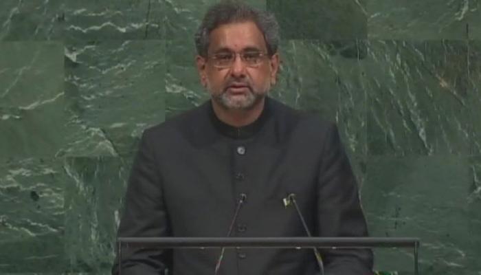 पाकिस्तानी पीएम शाहिद अब्बासी ने UN में अलापा कश्मीर राग, भारत पर हमले की धमकी के साथ लगाए ये 10 आरोप पाकिस्तानी पीएम शाहिद अब्बासी ने UN में अलापा कश्मीर राग, भारत पर हमले की धमकी के साथ लगाए ये 10 आरोप