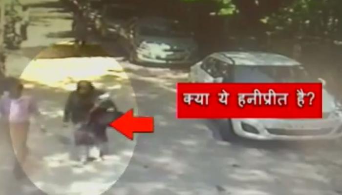 क्या दिल्ली में है हनीप्रीत? CCTV फुटेज सामने आने पर शुरू हुई चर्चा क्या दिल्ली में है हनीप्रीत? CCTV फुटेज सामने आने पर शुरू हुई चर्चा
