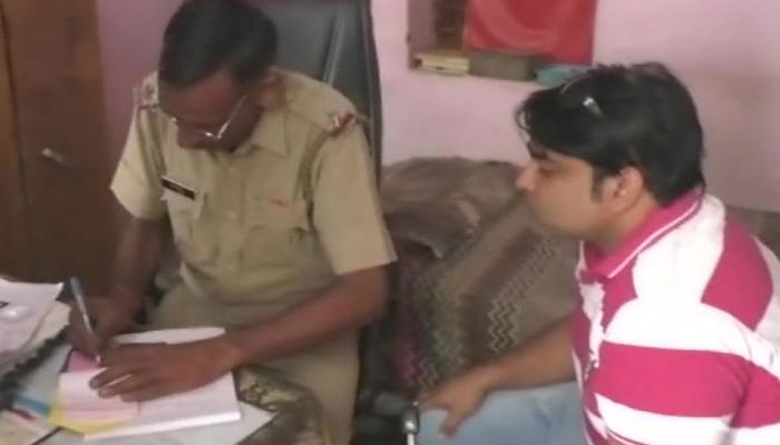धमकी भरा खत मिलने के बाद थाने पहुंचा हनीप्रीत का पूर्व पति धमकी भरा खत मिलने के बाद थाने पहुंचा हनीप्रीत का पूर्व पति
