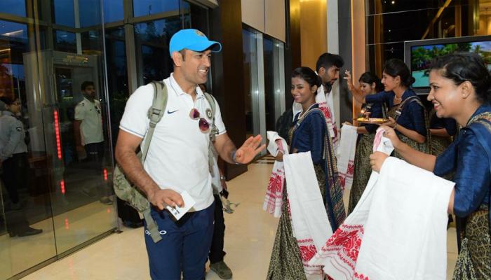 IND vs AUS: दूसरे T20 मैच के लिए भारत और ऑस्ट्रेलिया की टीमें गुवाहाटी में IND vs AUS: दूसरे T20 मैच के लिए भारत और ऑस्ट्रेलिया की टीमें गुवाहाटी में