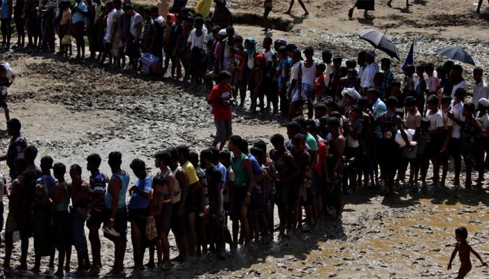 रोहिंग्या मुसलमानों को लेकर जा रही नाव पलटी, अब तक 12 की मौत रोहिंग्या मुसलमानों को लेकर जा रही नाव पलटी, अब तक 12 की मौत