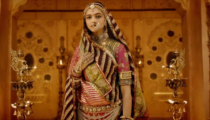 'पद्मावती': दीपिका पादुकोण के लहंगे, दुपट्टे और ज्वैलरी का वजन जान आप हो जाएंगे हैरान 'पद्मावती': दीपिका पादुकोण के लहंगे, दुपट्टे और ज्वैलरी का वजन जान आप हो जाएंगे हैरान