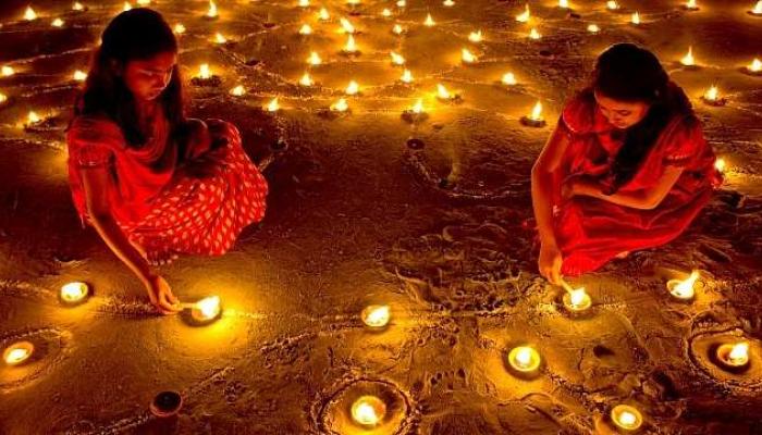 दिवाली पर खाएं जितने चाहे पकवान, बस इन बातों का रखें ध्यान तो नहीं होगी हेल्थ खराब दिवाली पर खाएं जितने चाहे पकवान, बस इन बातों का रखें ध्यान तो नहीं होगी हेल्थ खराब