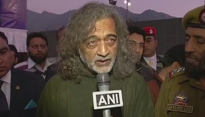 कश्मीर के हालात पर बोले गायक लकी अली, 'जब कुत्ते भौंकते हैं तो आप गाड़ी नहीं रोको...' कश्मीर के हालात पर बोले गायक लकी अली, 'जब कुत्ते भौंकते हैं तो आप गाड़ी नहीं रोको...'