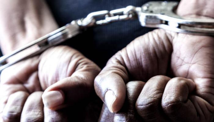 उदयपुर: फर्जी लाइसेंस के आधार पर हथियार रखने वाले तीन लोग गिरफ्तार उदयपुर: फर्जी लाइसेंस के आधार पर हथियार रखने वाले तीन लोग गिरफ्तार