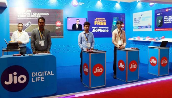 Jio पर अनलिमिटेड वॉयस कॉलिंग का किया मिसयूज तो होगी परेशानी Jio पर अनलिमिटेड वॉयस कॉलिंग का किया मिसयूज तो होगी परेशानी