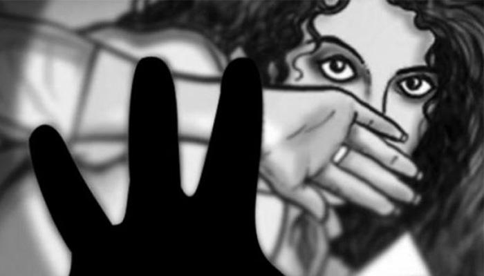 उत्तर प्रदेश: चलती कार में लड़की से गैंगरेप, पीड़िता को खंडहर में फेंक फरार हुए आरोपी उत्तर प्रदेश: चलती कार में लड़की से गैंगरेप, पीड़िता को खंडहर में फेंक फरार हुए आरोपी