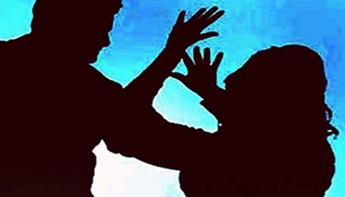 नाबालिग लड़की का आरोप, ब्वॉयफ्रेंड ने शराब पिलाकर दोस्तों के साथ किया गैंगरेप नाबालिग लड़की का आरोप, ब्वॉयफ्रेंड ने शराब पिलाकर दोस्तों के साथ किया गैंगरेप