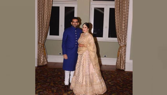 PICS: अपने 'लव गुरू' के रिसेप्शन में अनुष्का संग पहुंचे विराट PICS: अपने 'लव गुरू' के रिसेप्शन में अनुष्का संग पहुंचे विराट