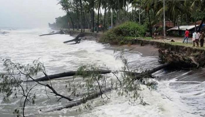 श्रीलंका में खराब मौसम के चलते 13 लोगों की मौत, आगे बढ़ रहा है चक्रवात 'ओखी' श्रीलंका में खराब मौसम के चलते 13 लोगों की मौत, आगे बढ़ रहा है चक्रवात 'ओखी'