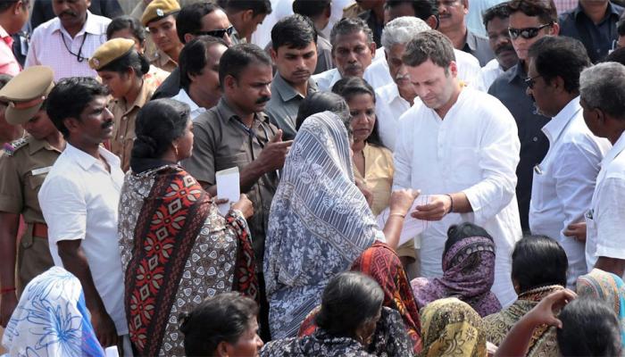 चक्रवात ओखी: तमिलनाडु-केरल के 600 से ज्यादा मछुआरे लापता, अबतक 82 की मौत चक्रवात ओखी: तमिलनाडु-केरल के 600 से ज्यादा मछुआरे लापता, अबतक 82 की मौत