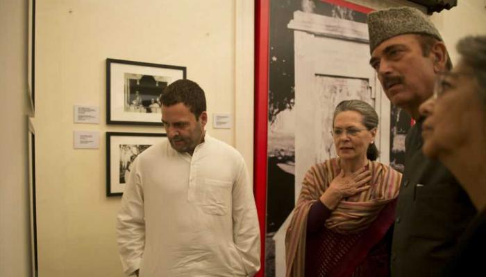 राहुल गांधी के कांग्रेस अध्यक्ष बनने पर सोनिया गांधी बोलीं- अब मैं रिटायर हो जाऊंगी राहुल गांधी के कांग्रेस अध्यक्ष बनने पर सोनिया गांधी बोलीं- अब मैं रिटायर हो जाऊंगी
