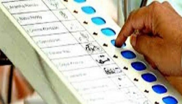 गुजरात चुनाव: हैकिंग की शिकायत के बाद EVM के पास वाई-फाई सेवा पर रोक गुजरात चुनाव: हैकिंग की शिकायत के बाद EVM के पास वाई-फाई सेवा पर रोक