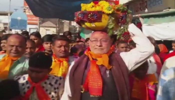 BJP की जीत पर पीएम मोदी के भाई ने की द्वारकाधीश मंदिर में पूजा BJP की जीत पर पीएम मोदी के भाई ने की द्वारकाधीश मंदिर में पूजा