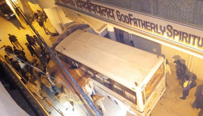 राम रहीम जैसे आश्रम में कैद थीं पुलिस अधिकारियों की बेटियां, HC ने पूछा- कहां है बाबा राम रहीम जैसे आश्रम में कैद थीं पुलिस अधिकारियों की बेटियां, HC ने पूछा- कहां है बाबा