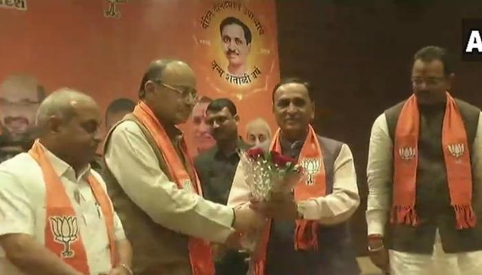 विजय रूपाणी होंगे गुजरात के मुख्यमंत्री, नितिन पटेल संभालेंगे डिप्टी सीएम की कुर्सी विजय रूपाणी होंगे गुजरात के मुख्यमंत्री, नितिन पटेल संभालेंगे डिप्टी सीएम की कुर्सी