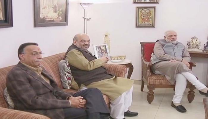 93 साल के हुए भारत रत्न अटल बिहारी, शुभकामनाएं देने पहुंचे पीएम मोदी 93 साल के हुए भारत रत्न अटल बिहारी, शुभकामनाएं देने पहुंचे पीएम मोदी
