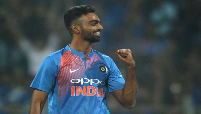 निरोशन डिकवेला के 'काल' बने जयदेव उनादकट, लेकिन भूल जाना चाहेंगे टेस्ट डेब्यू निरोशन डिकवेला के 'काल' बने जयदेव उनादकट, लेकिन भूल जाना चाहेंगे टेस्ट डेब्यू
