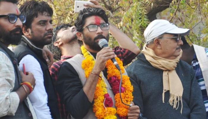 मैं सिर्फ दलितों का नेता नहीं हूं, 50 हजार मुस्लिमों ने भी मुझे वोट दिया : जिग्नेश मेवाणी मैं सिर्फ दलितों का नेता नहीं हूं, 50 हजार मुस्लिमों ने भी मुझे वोट दिया : जिग्नेश मेवाणी