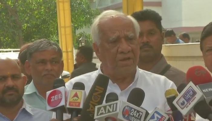 नाराज नितिन पटेल से मिलने पहुंचे नरोत्तम पटेल, बोले- पार्टी उन्हें मनचाहा विभाग देने पर विचार करे नाराज नितिन पटेल से मिलने पहुंचे नरोत्तम पटेल, बोले- पार्टी उन्हें मनचाहा विभाग देने पर विचार करे
