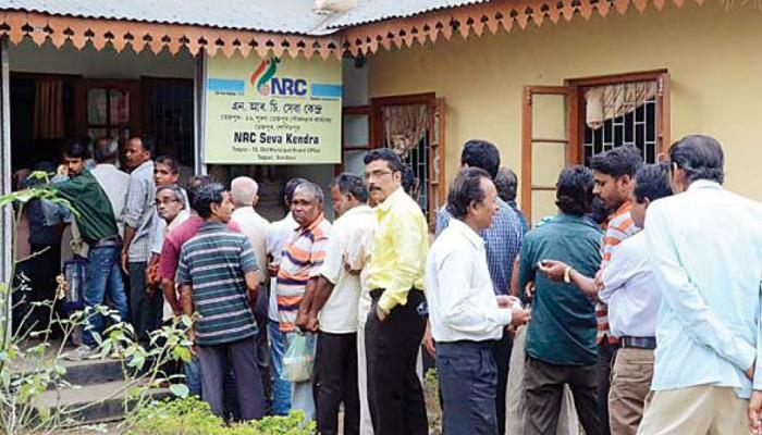 असम में NRC का पहला मसौदा जारी, बांग्लादेशी घुसपैठियों को निकालने की ओर कदम असम में NRC का पहला मसौदा जारी, बांग्लादेशी घुसपैठियों को निकालने की ओर कदम