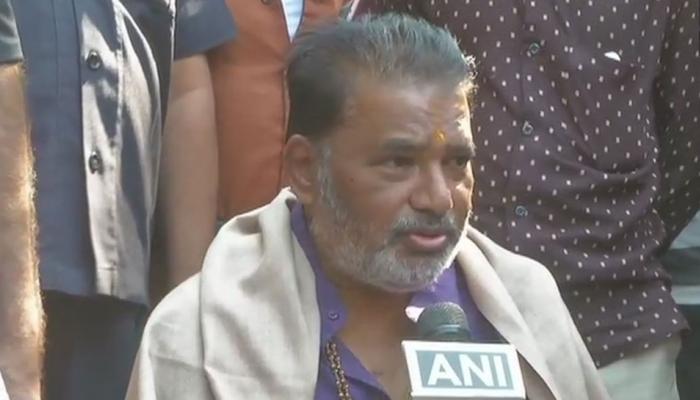 गुजरात: CM विजय रूपाणी ने नाराज पुरुषोत्तम सोलंकी को ‘बेहतर’ विभाग का दिया आश्वासन गुजरात: CM विजय रूपाणी ने नाराज पुरुषोत्तम सोलंकी को ‘बेहतर’ विभाग का दिया आश्वासन