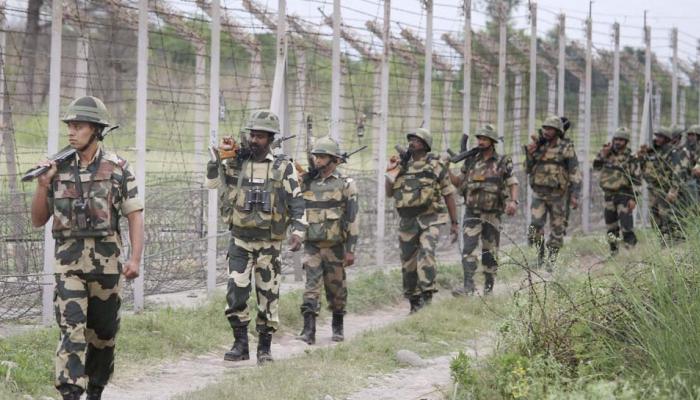 घुसपैठियों से निपटने के लिए तैयार है BSF, अत्याधुनिक हथियारों संग शुरू होगा ऑपरेशन 'सर्द हवा' घुसपैठियों से निपटने के लिए तैयार है BSF, अत्याधुनिक हथियारों संग शुरू होगा ऑपरेशन 'सर्द हवा'