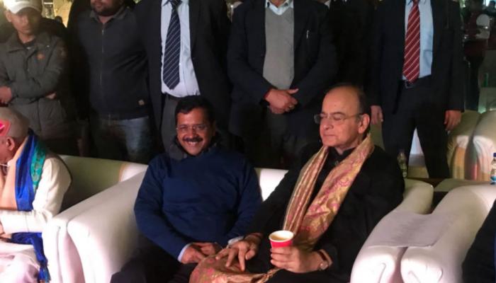 दिल्लीः 'तल्खी' भुलाकर केजरीवाल की डिनर पार्टी में पहुंचे जेटली, साथ में पी कॉफी दिल्लीः 'तल्खी' भुलाकर केजरीवाल की डिनर पार्टी में पहुंचे जेटली, साथ में पी कॉफी