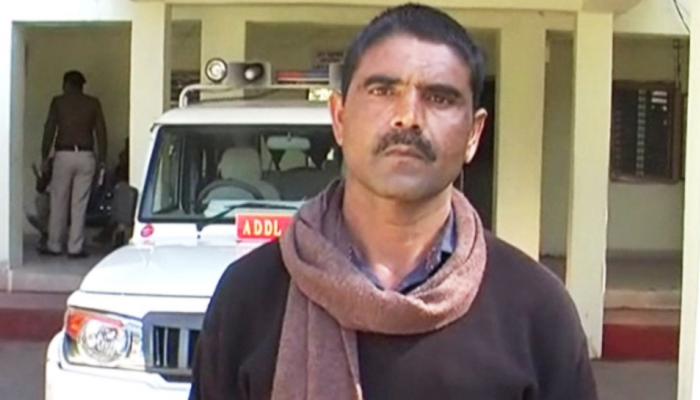 इंसाफ की खातिर महीनों से दर-दर भटक रहा है ये पूर्व सैनिक, टूटी हिम्मत तो मांगी 'इच्छामृत्यु' इंसाफ की खातिर महीनों से दर-दर भटक रहा है ये पूर्व सैनिक, टूटी हिम्मत तो मांगी 'इच्छामृत्यु'