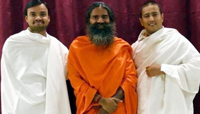 ये हैं बाबा रामदेव के दो शिष्य, आज से WEF में दुनिया को कराएंगे योग ये हैं बाबा रामदेव के दो शिष्य, आज से WEF में दुनिया को कराएंगे योग