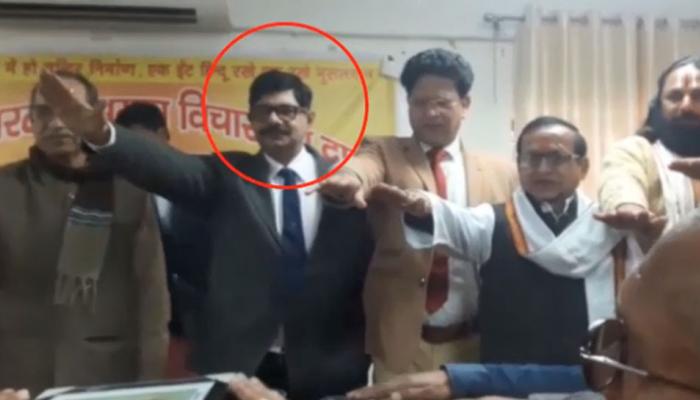 VIDEO: यूपी पुलिस के डीजी होमगार्ड ने ली राम मंदिर निर्माण की शपथ, बाद में दी सफाई VIDEO: यूपी पुलिस के डीजी होमगार्ड ने ली राम मंदिर निर्माण की शपथ, बाद में दी सफाई