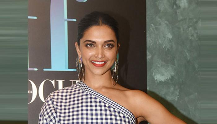 ‘पद्मावत’ में जौहर को लेकर छिड़ी बहस पर दीपिका पादुकोण ने दिया ये रिएक्शन ‘पद्मावत’ में जौहर को लेकर छिड़ी बहस पर दीपिका पादुकोण ने दिया ये रिएक्शन