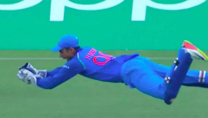 VIDEO: विकेटकीपर हार्विक देसाई का शानदार कैच देख याद आए धोनी VIDEO: विकेटकीपर हार्विक देसाई का शानदार कैच देख याद आए धोनी