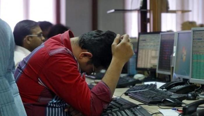 अमेरिकी शेयर बाजार धड़ाम, सेंसेक्स 34 हजार के नीचे पहुंचा, निफ्टी में भी गिरावट अमेरिकी शेयर बाजार धड़ाम, सेंसेक्स 34 हजार के नीचे पहुंचा, निफ्टी में भी गिरावट