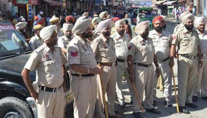 पंजाब: पुलिस का गायकों से अपील, गानों में शराब और हिंसा को बढ़ावा न दें पंजाब: पुलिस का गायकों से अपील, गानों में शराब और हिंसा को बढ़ावा न दें